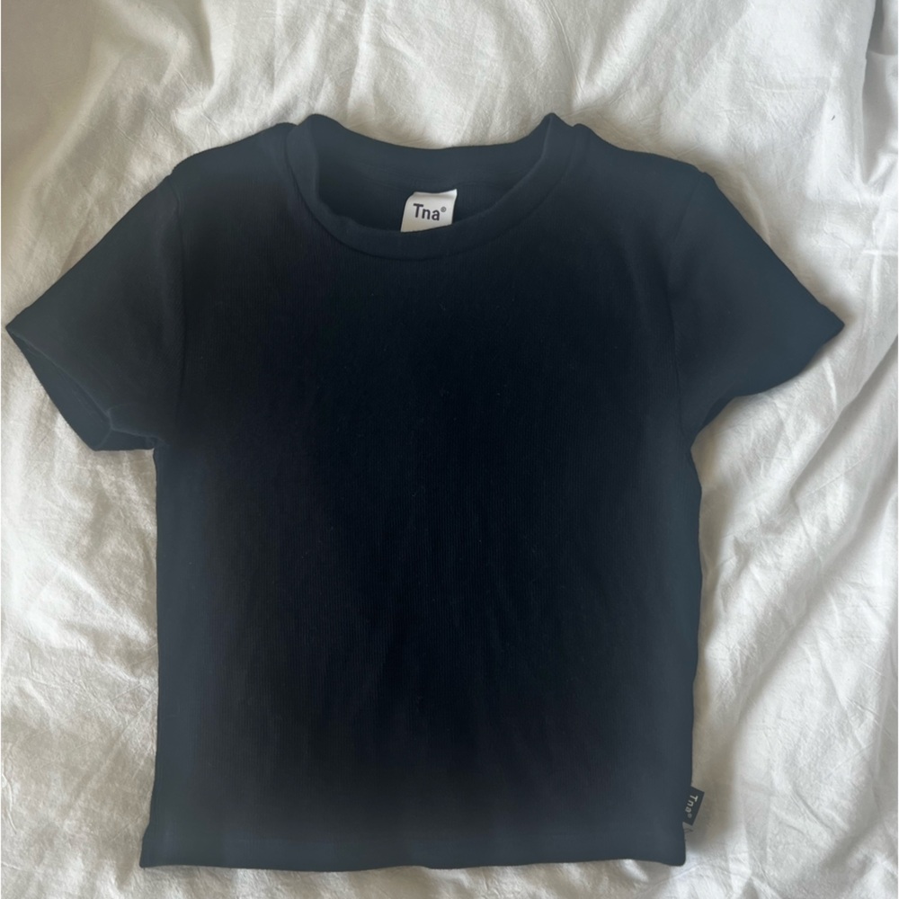 Aritzia TNA waist ribbed tshirt